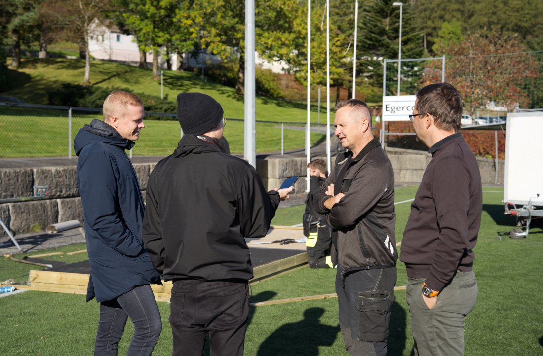 Dalane Energi (v. Ole Kristian Larsen) og XL Bygg (v. Håkon Henriksen) var tilstede på torsdagsmiddagen sammen med Dalane Tidende (v. Sonder Røhmen) og en av initiativtakerne Fartein Fluge. Fra EIK var John Petersen (utviklingsleder) (fotograf her) til stede.