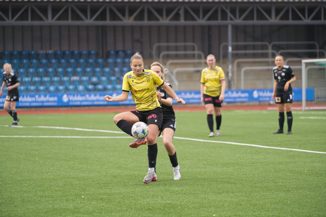 Emma Eik Høien åpnede målfesten med sin 1-0 scoring
