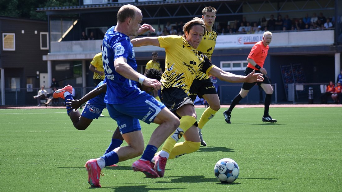 Herman Kleppa og EIK jakter fortsatt den første seriesieren mot Kongsvinger. Her fra kampen i fjor, som endte uavgjort 2-2.
