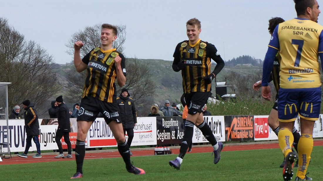 Chris Thodal Sleveland var sentral da vi vant 2-1 mot Jerv i cupen i 2018. Her feirer han etter å ha sendt en suser fra langt hold i mål.