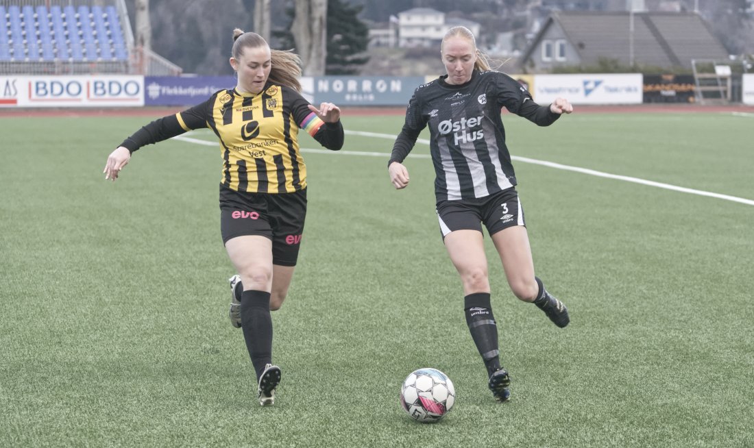 Martine tar ansvar på og utenfor banen