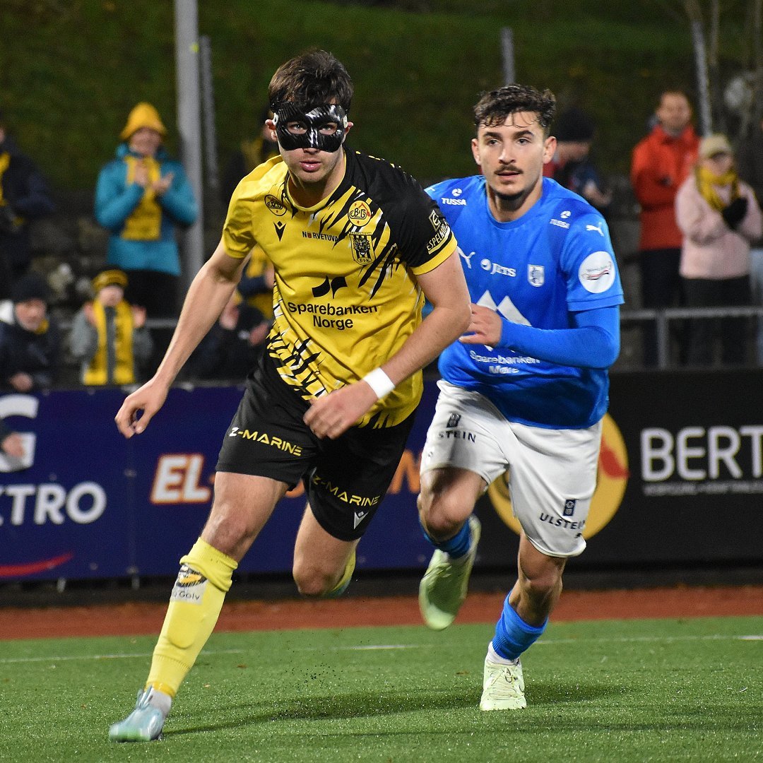 Nicolas Pignatel Jenssen med ansiktsmaske i forrige hjemmekamp mot Hødd.