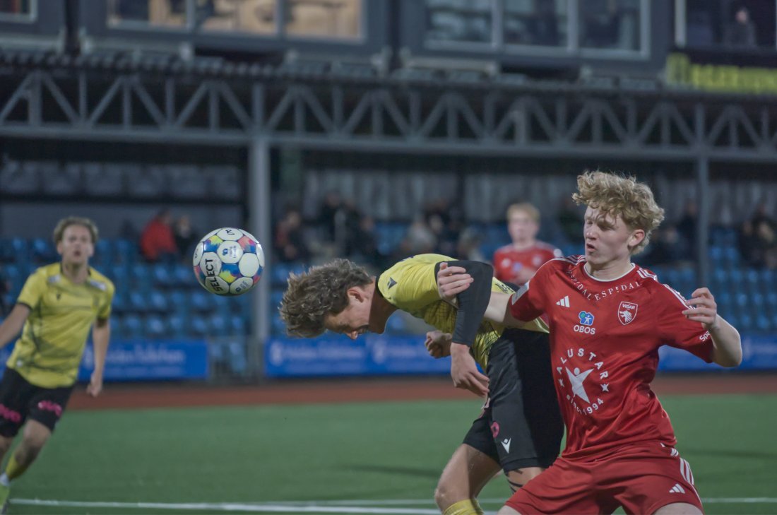 Olliver var først på ballen og ga EIK en tidlig ledelse