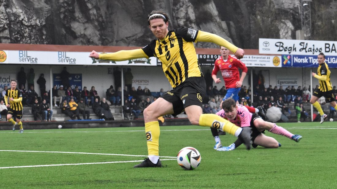 Ingvald Sandvik Halgunset rundet keeper og satte inn 6-1. Foto: Kjell Åvendal