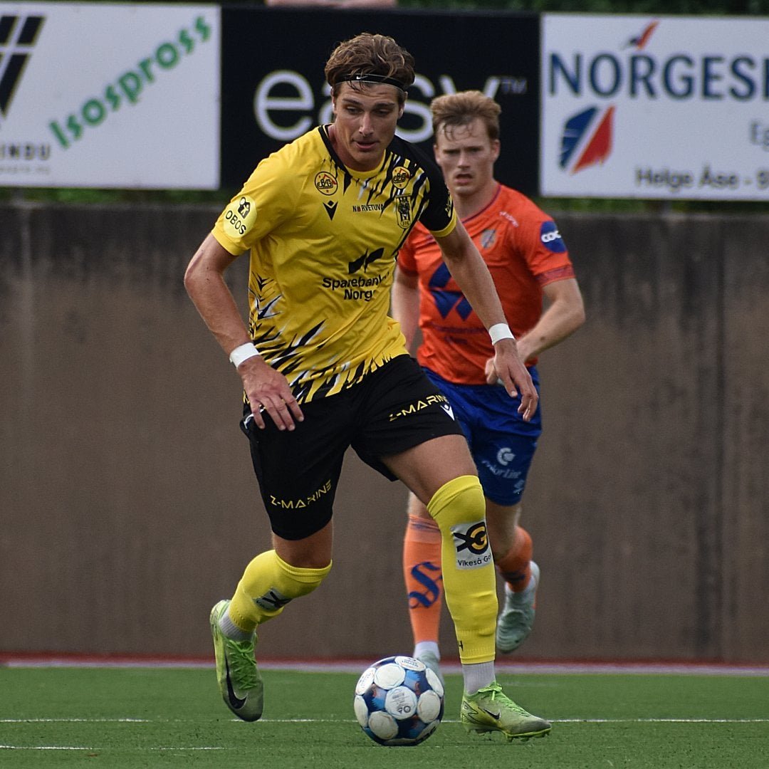 Adrian Rogulj sendte EIK i ledelsen og scoret sitt andre på rad i cupen. Bilde fra hjemmekampen mot Aalesund. Foto: Kjell Åvendal